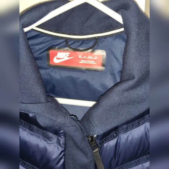Nike Women's Dark Blue Puffer Jacket - Picture 3 of 4